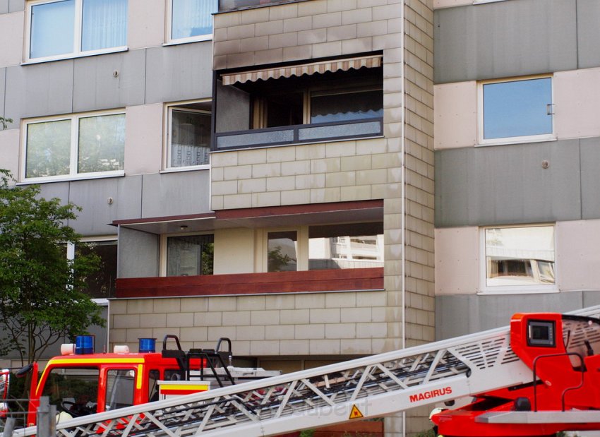 Feuer Balkon Koeln Brueck Europaring P03.JPG